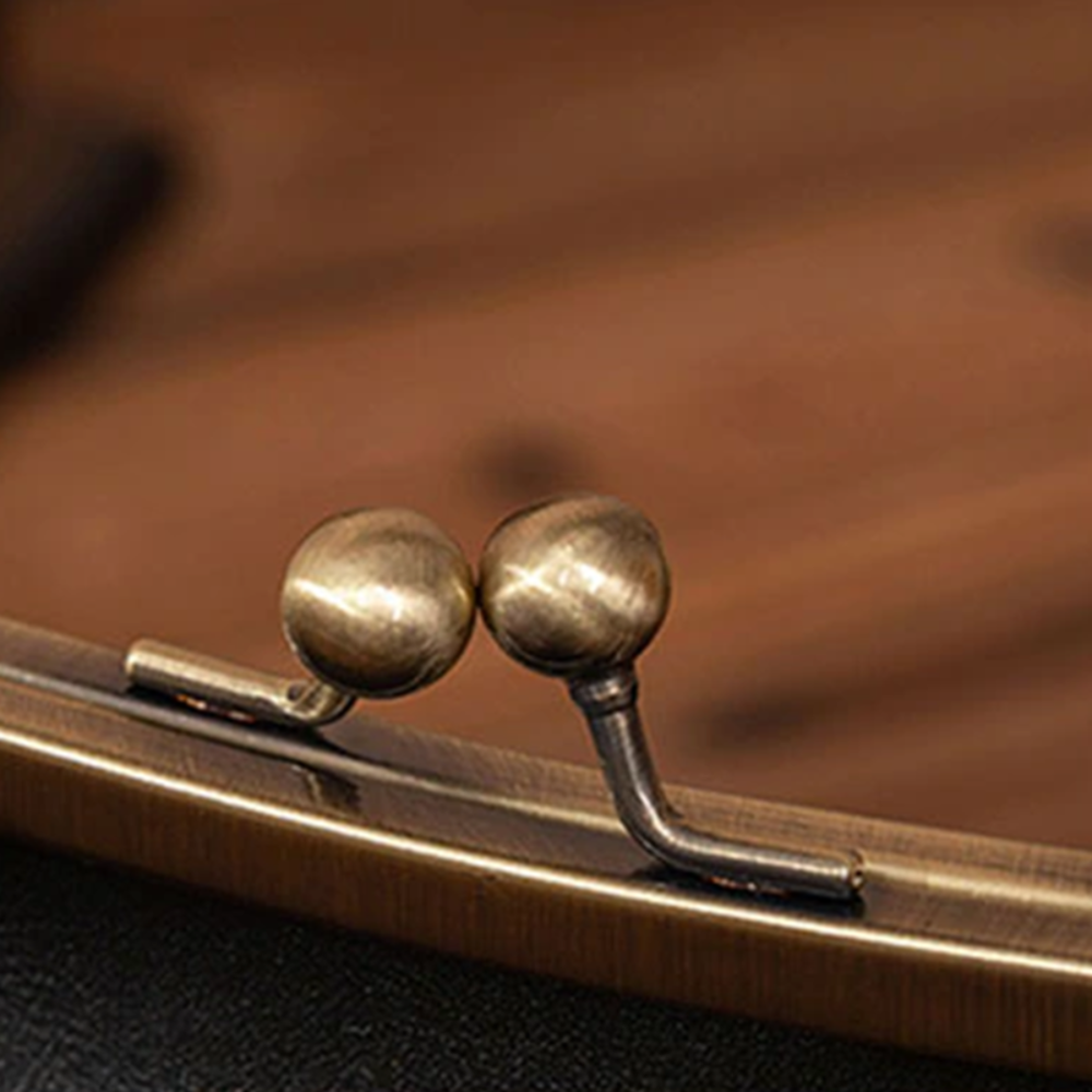 Vintage Kiss-Lock Torba - Clara's Retro Chic Osnovna (KUPI 1, DOBI 1 BESPLATNO)