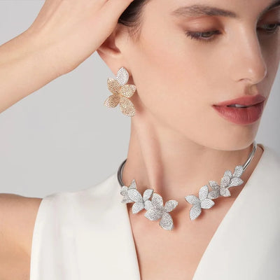 Elegantna cvetna kristalna ogrlica