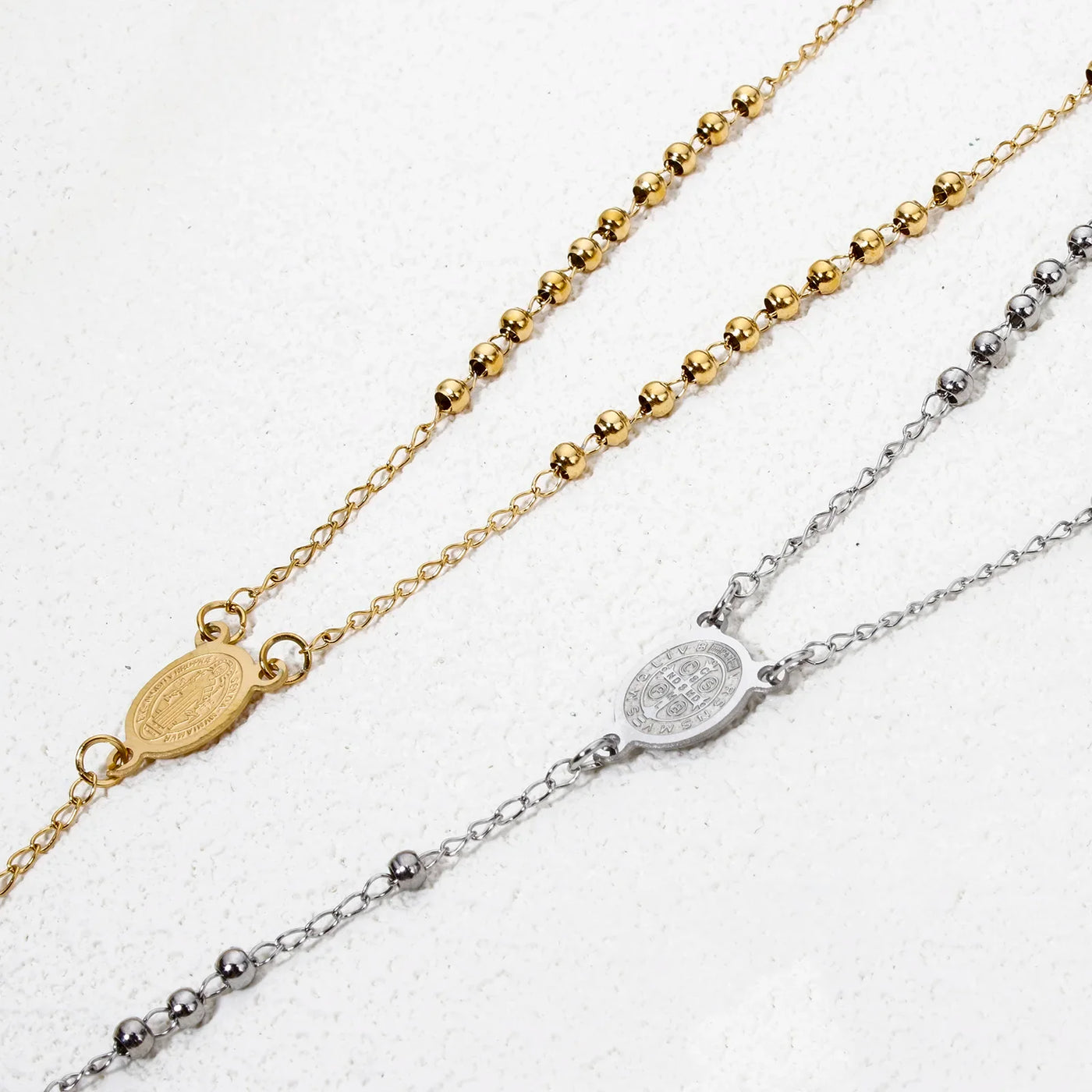 Ogrlica od nerđajućeg čelika sa krunicom