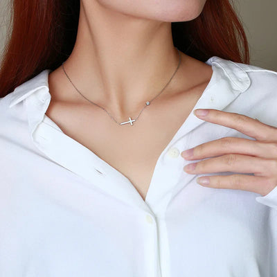 Ogrlica sa sjajnim bočnim krstom