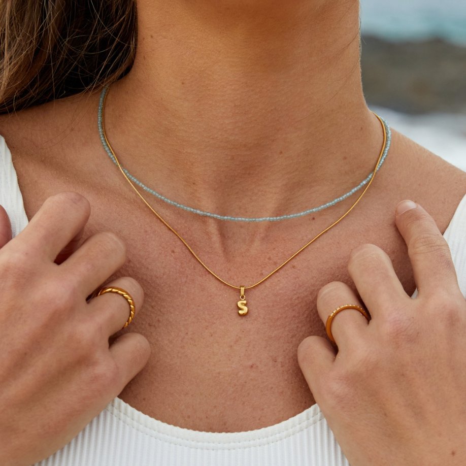 Šik Ogrlica sa Pufnastim Slovima