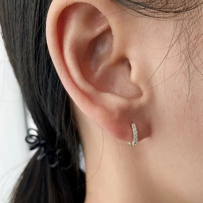 Naušnice u obliku zlatnog kapi inspirisane obalom