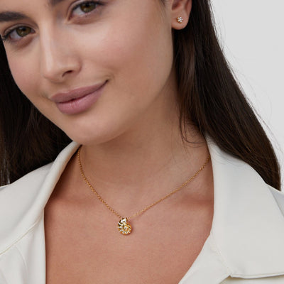 Ogrlica sa privjeskom u obliku kristalne školjke