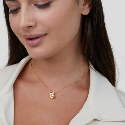 Ogrlica sa privjeskom u obliku kristalne školjke