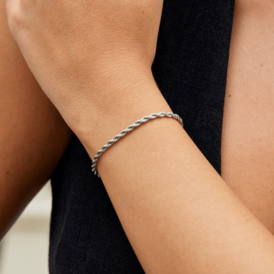 Uvrnuta srebrna narukvica