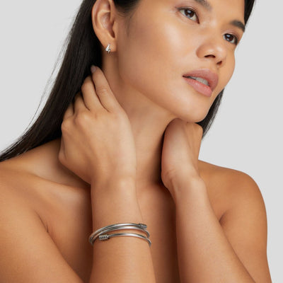 Uvrnuta srebrna narukvica